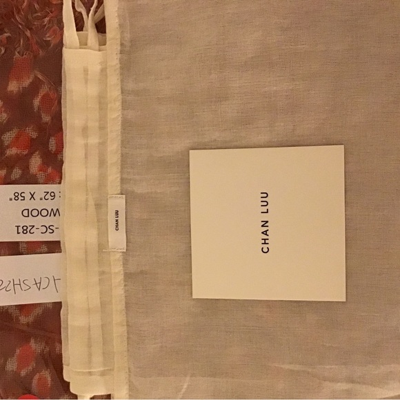 Chan Luu cashmere - silk shawl Rectangular 58” x 62” - Picture 11 of 11